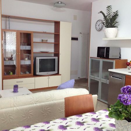 Aloe Beach Apartments, Ombrellone, Parcheggio E Uso Di Biciclette Gratis Rimini Dış mekan fotoğraf